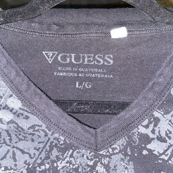 Guess Men's Black Gray Graphic V-Neck Tee - Picture 4 of 10